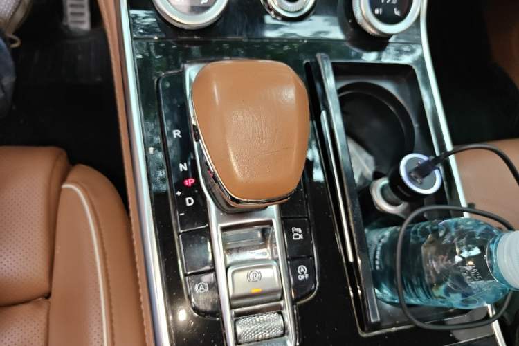 Used Hongqi H9 2020 2.0T Smart Connect Flagship Edition Gear Lever