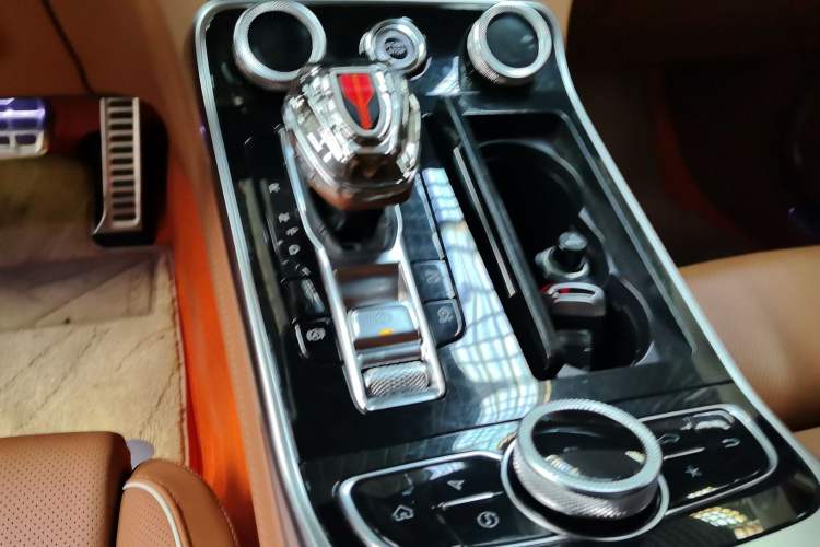 Used Hongqi H9 2020 2.0T Smart Connect Flagship Edition Gear Lever