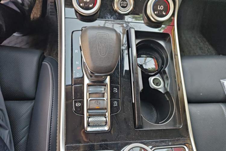 Used Hongqi H9 2020 2.0T Smart Connect Flagship Edition Gear Lever