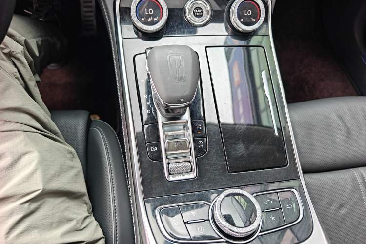 Used Hongqi H9 2020 2.0T Smart Connect Flagship Edition Gear Lever