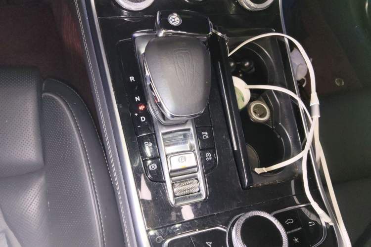 Used Hongqi H9 2020 Revised Version 2.0T Smart Connect Flagship Edition Gear Lever
