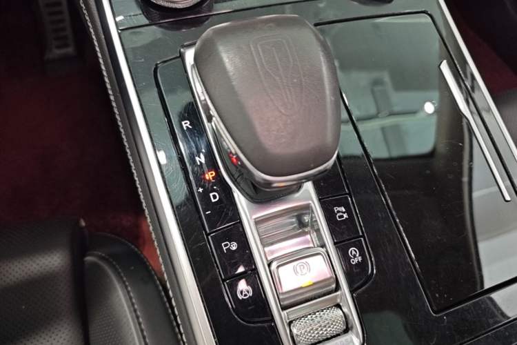 Used Hongqi H9 2020 Revised Version 2.0T Smart Connect Flagship Edition Gear Lever