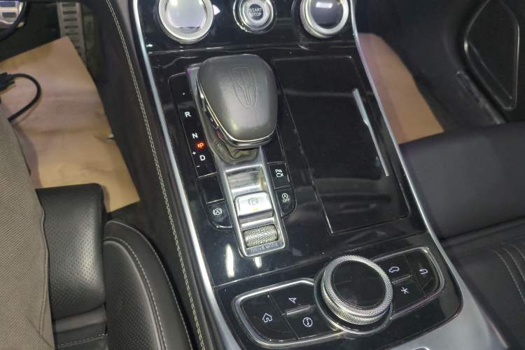 Used Hongqi H9 2020 2.0T Smart Connect Flagship Edition Gear Lever