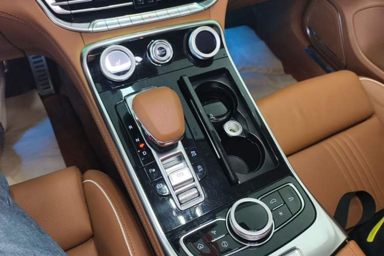 Used Hongqi H9 2020 Revised Version 2.0T Smart Connect Flagship Edition Gear Lever