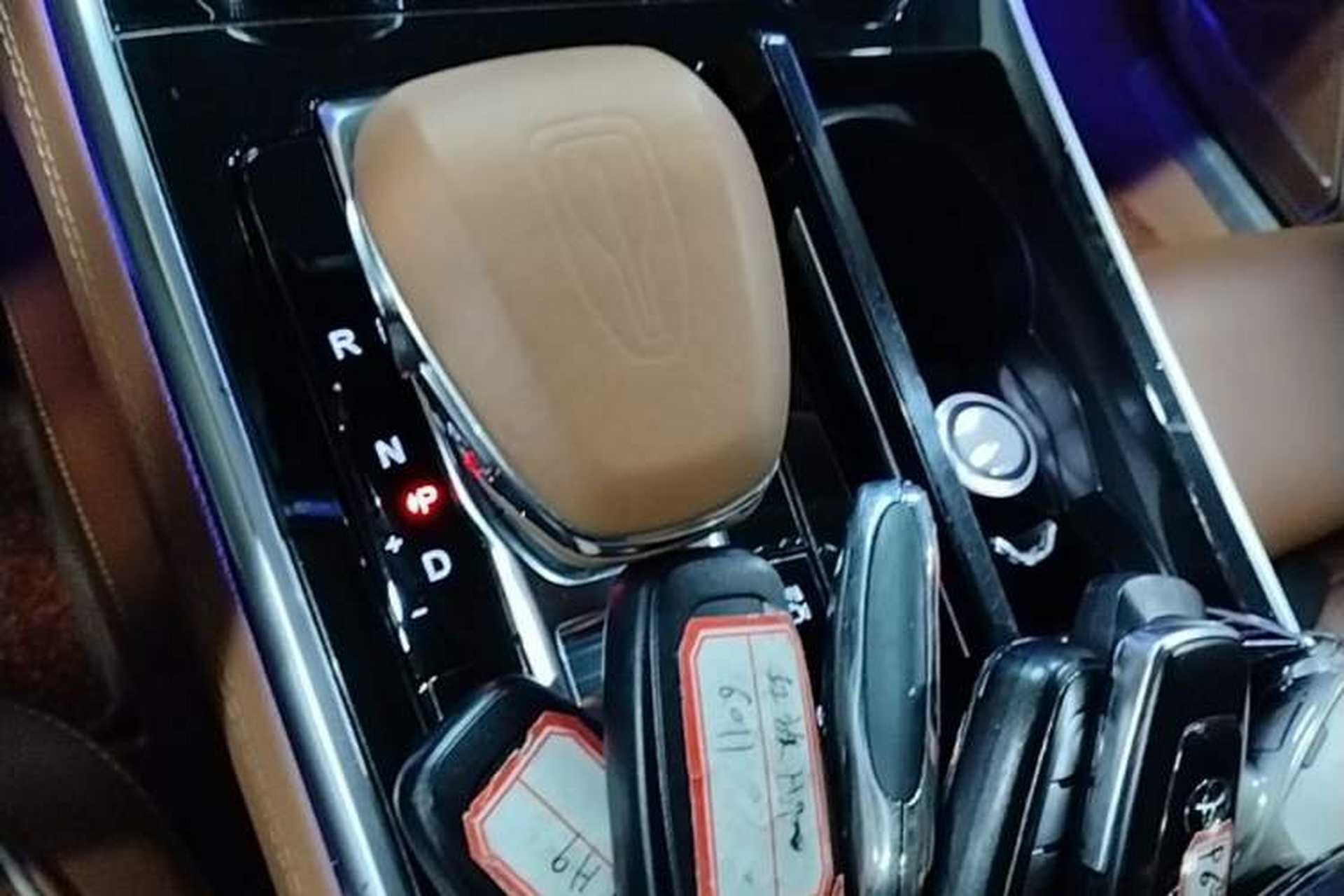 Used Hongqi H9 2020 Revised Version 2.0T Smart Connect Flagship Edition Gear Lever