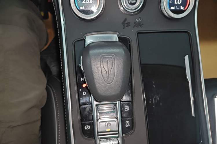 Used Hongqi H9 2020 2.0T Smart Connect Flagship Edition Gear Lever
