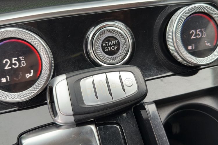 Used Hongqi H9 2020 2.0T Smart Connect Flagship Edition Interior 1