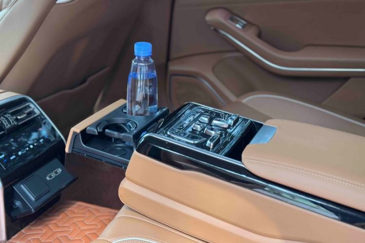 Used Hongqi H9 2020 2.0T Smart Connect Flagship Edition Interior 3