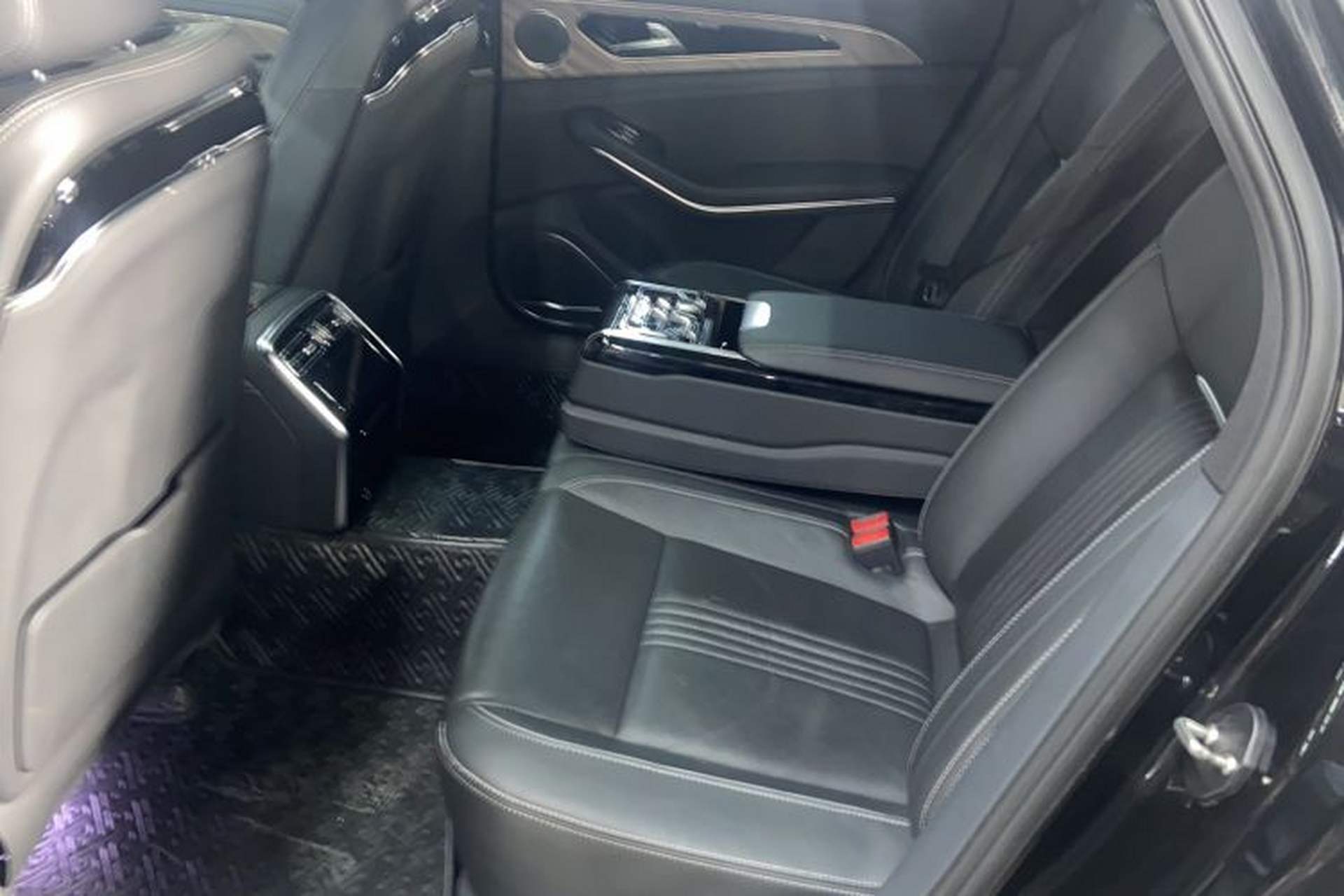 Used Hongqi H9 2020 2.0T Smart Connect Flagship Edition Interior 4