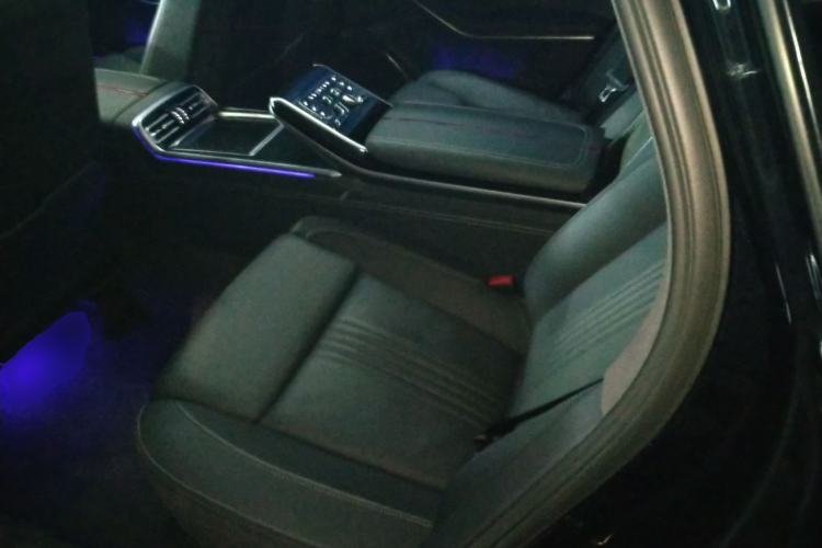 Used Hongqi H9 2020 3.0T Smart Connect Flagship Four-Seat Version Interior 4