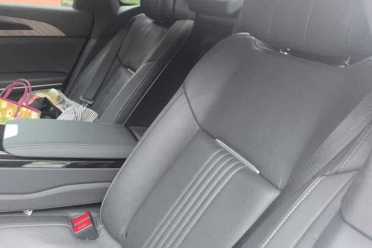 Used Hongqi H9 2020 2.0T Smart Connect Flagship Edition Interior 4