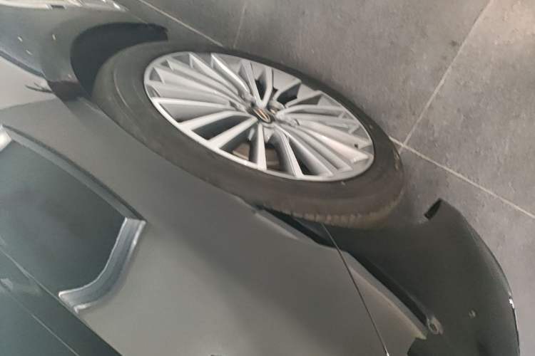Used Hongqi H9 2020 3.0T Smart Connect Flagship Edition Left Front Wheel Hub