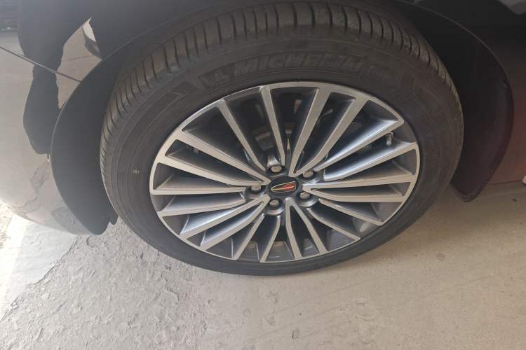 Used Hongqi H9 2020 2.0T Smart Connect Flagship Edition Left Front Wheel Hub