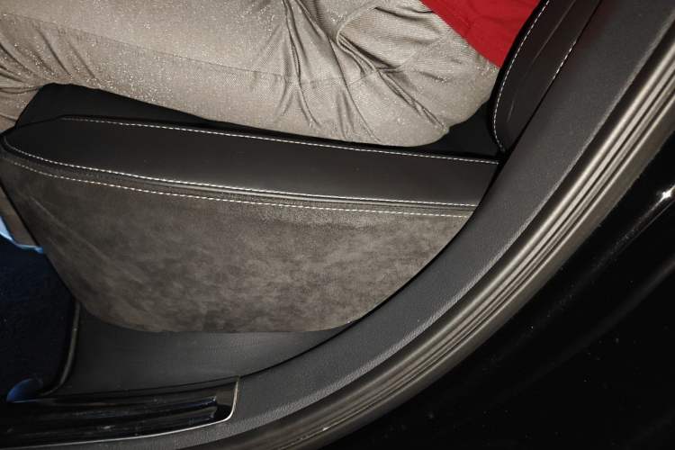 Used Hongqi H9 2020 2.0T Smart Connect Flagship Edition Left Rear Seat