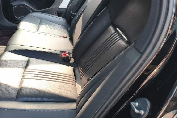 Used Hongqi H9 2020 2.0T Smart Connect Flagship Edition Left Rear Seat