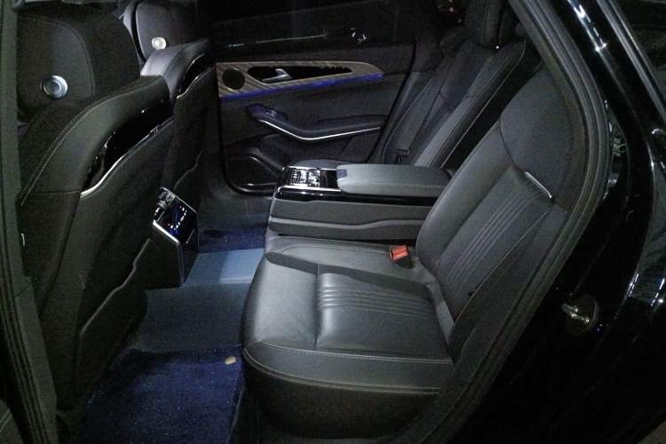 Used Hongqi H9 2020 2.0T Smart Connect Flagship Edition Left Rear Seat