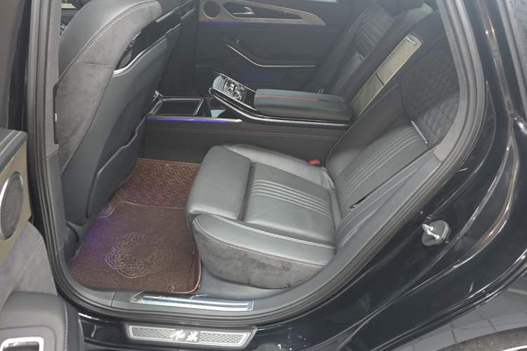 Used Hongqi H9 2020 3.0T Smart Connect Flagship Four-Seat Version Left Rear Seat
