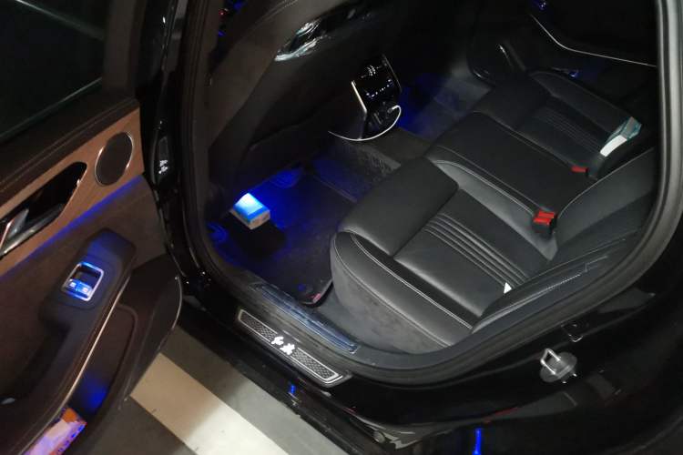 Used Hongqi H9 2020 2.0T Smart Connect Flagship Edition Left Rear Seat