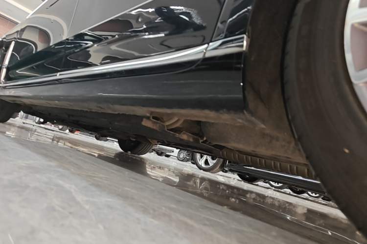 Used Hongqi H9 2020 2.0T Smart Connect Flagship Edition Left Side Sill