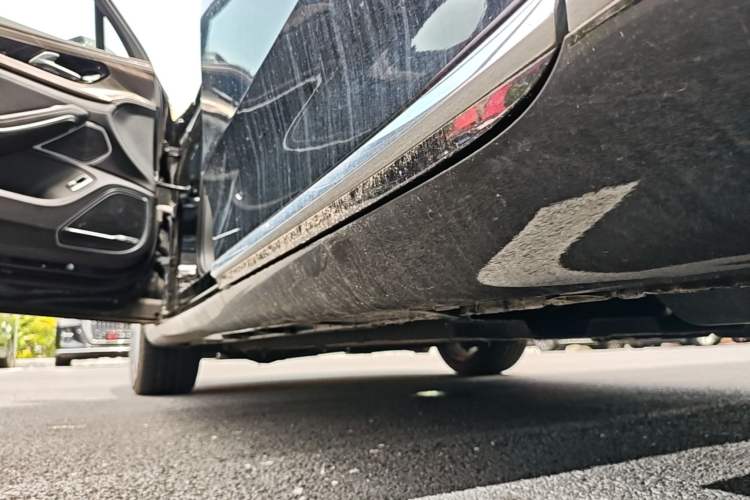 Used Hongqi H9 2020 2.0T Smart Connect Flagship Edition Left Side Sill