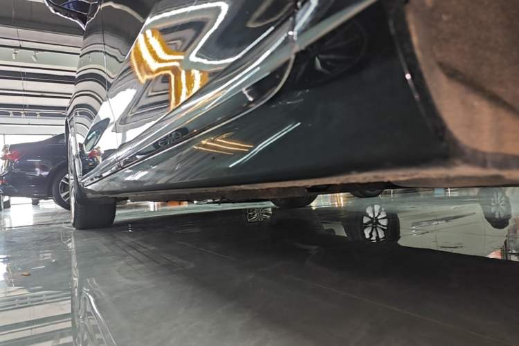 Used Hongqi H9 2020 2.0T Smart Connect Flagship Edition Left Side Sill