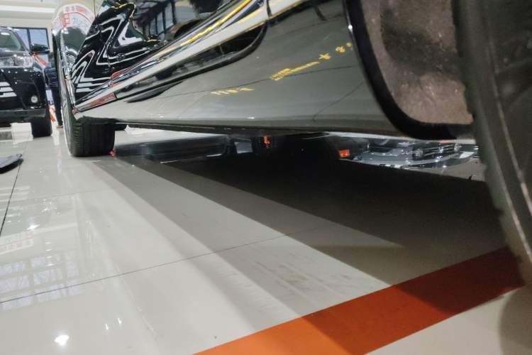 Used Hongqi H9 2020 3.0T Smart Connect Flagship Edition Left Side Sill