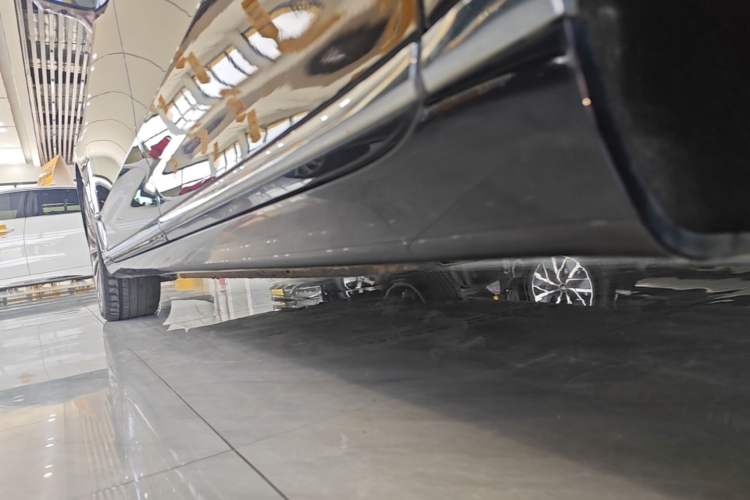 Used Hongqi H9 2020 3.0T Smart Connect Flagship Four-Seat Version Left Side Sill