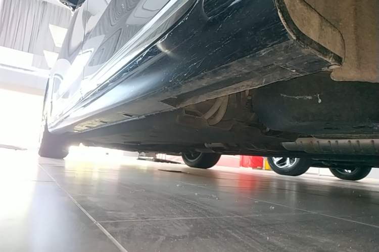 Used Hongqi H9 2020 2.0T Smart Connect Flagship Edition Left Side Sill