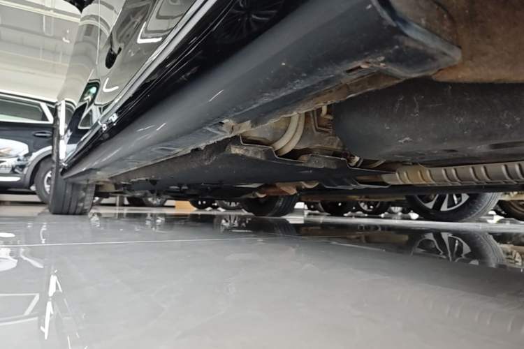 Used Hongqi H9 2020 2.0T Smart Connect Flagship Edition Left Side Sill