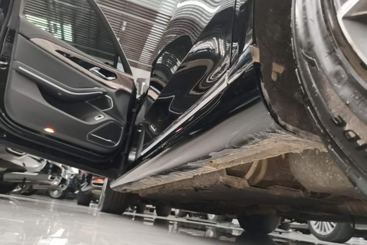 Used Hongqi H9 2020 2.0T Smart Connect Flagship Edition Left Side Sill