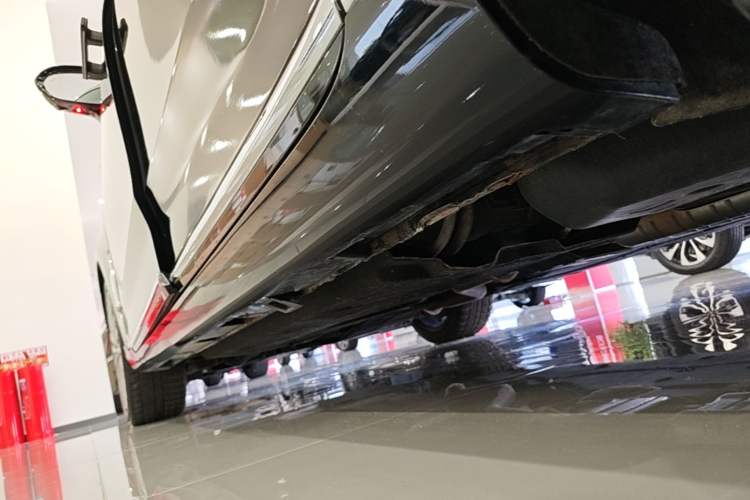Used Hongqi H9 2020 2.0T Smart Connect Flagship Edition Left Side Sill