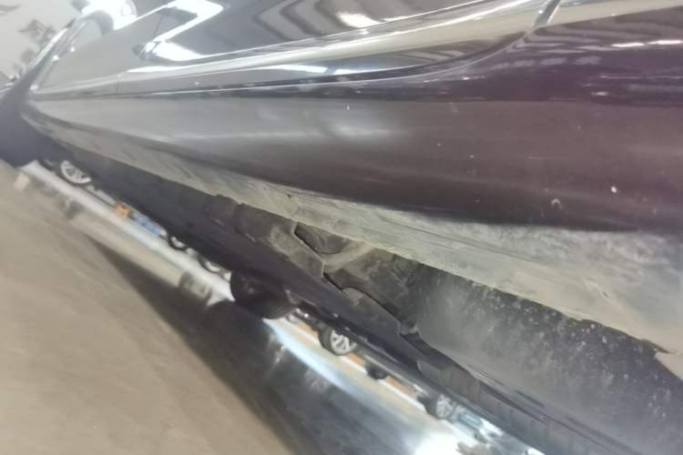 Used Hongqi H9 2020 2.0T Smart Connect Flagship Edition Left Side Sill