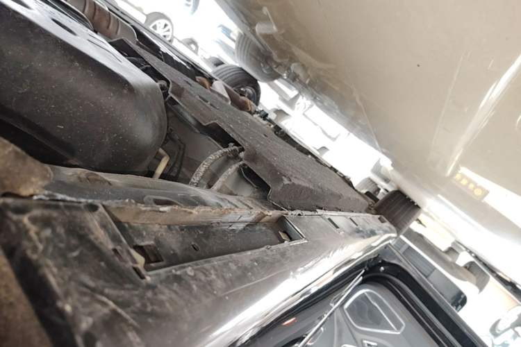 Used Hongqi H9 2020 2.0T Smart Connect Flagship Edition Left Side Sill