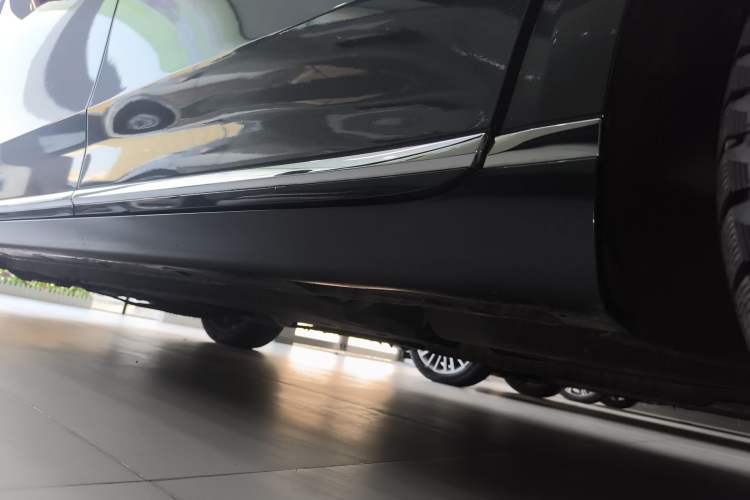 Used Hongqi H9 2020 2.0T Smart Connect Flagship Edition Left Side Sill