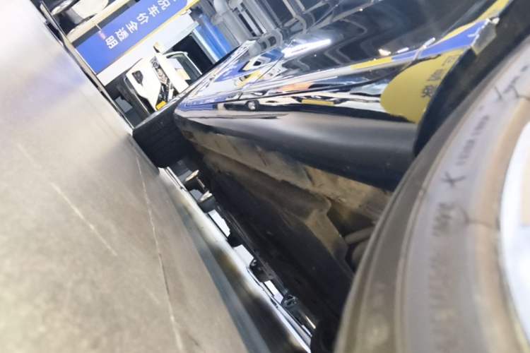 Used Hongqi H9 2020 2.0T Smart Connect Flagship Edition Left Side Sill