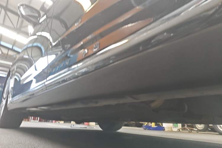 Used Hongqi H9 2020 3.0T Smart Connect Flagship Edition Left Side Sill
