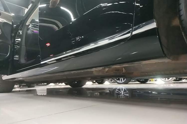 Used Hongqi H9 2020 Revised Version 2.0T Smart Connect Flagship Edition Left Side Sill