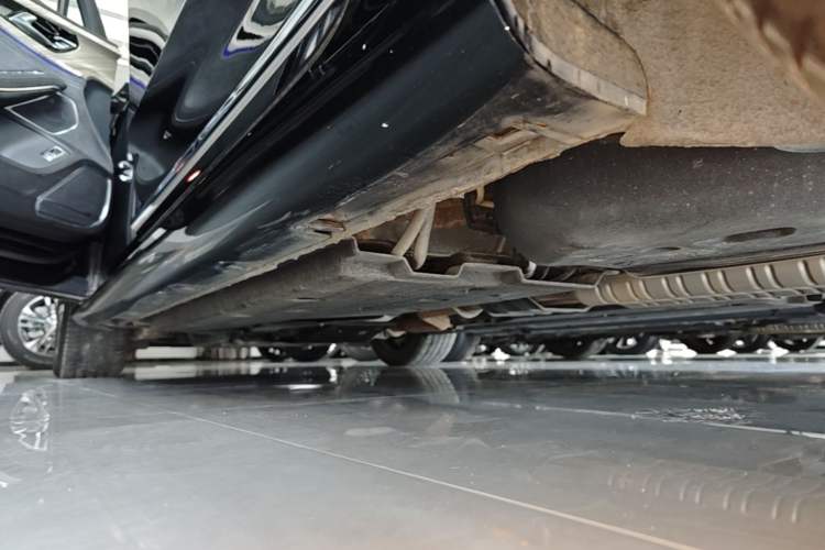 Used Hongqi H9 2020 Revised Version 2.0T Smart Connect Flagship Edition Left Side Sill