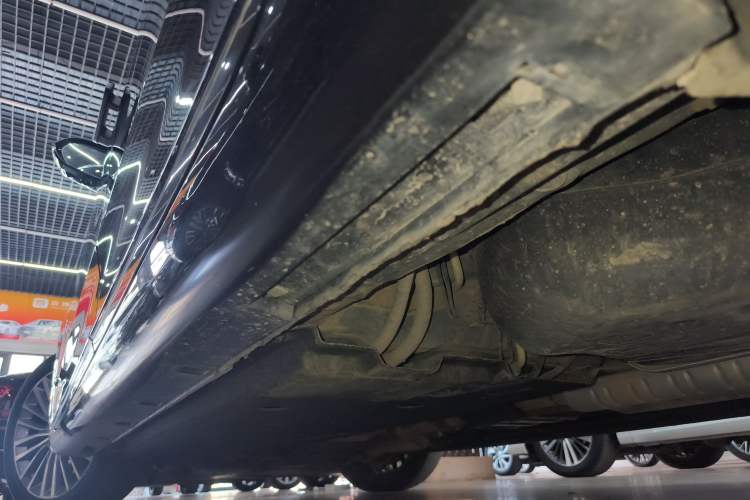 Used Hongqi H9 2020 2.0T Smart Connect Flagship Edition Left Side Sill