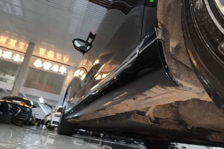 Used Hongqi H9 2020 Revised Version 2.0T Smart Connect Flagship Edition Left Side Sill