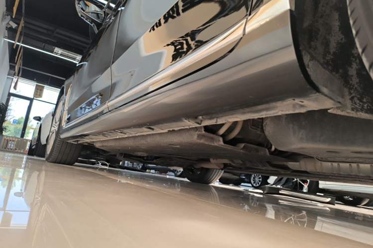 Used Hongqi H9 2020 2.0T Smart Connect Flagship Edition Left Side Sill