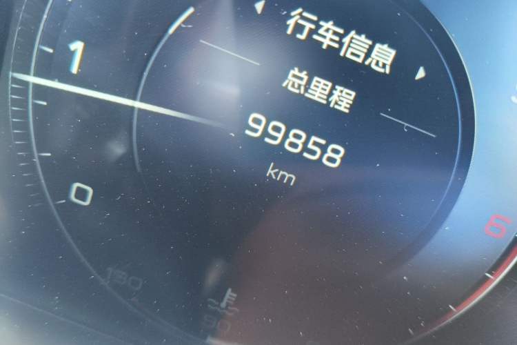 Used Hongqi H9 2020 2.0T Smart Connect Flagship Edition Odometer Close Up