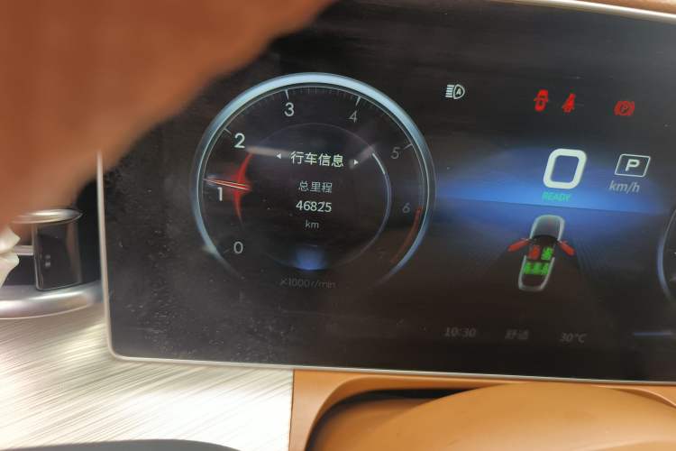 Used Hongqi H9 2020 2.0T Smart Connect Flagship Edition Odometer Close Up