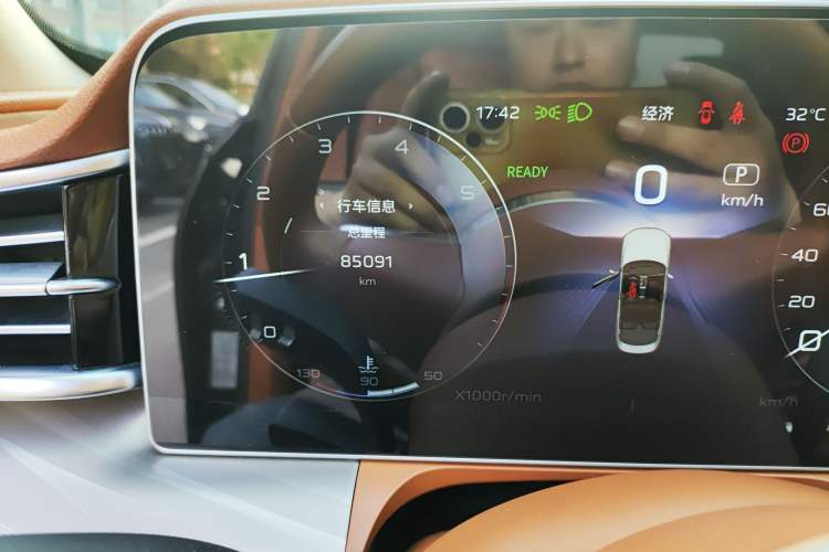 Used Hongqi H9 2020 2.0T Smart Connect Flagship Edition Odometer Close Up