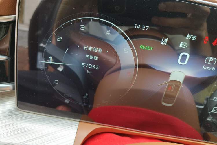 Used Hongqi H9 2020 2.0T Smart Connect Flagship Edition Odometer Close Up