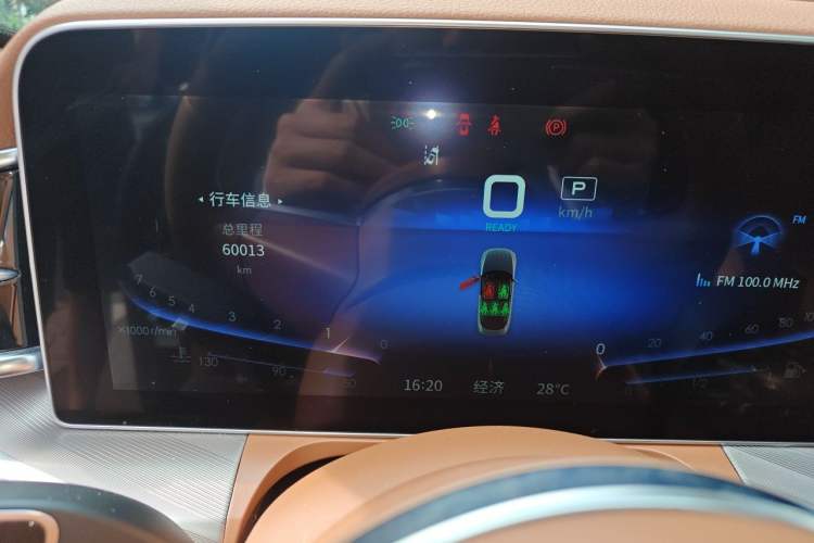 Used Hongqi H9 2020 2.0T Smart Connect Flagship Edition Odometer Close Up