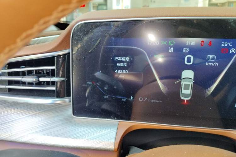 Used Hongqi H9 2020 2.0T Smart Connect Flagship Edition Odometer Close Up