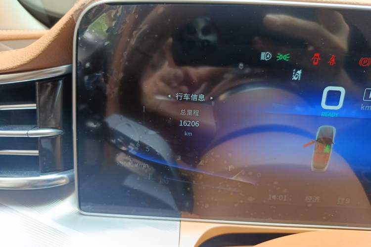 Used Hongqi H9 2020 2.0T Smart Connect Flagship Edition Odometer Close Up