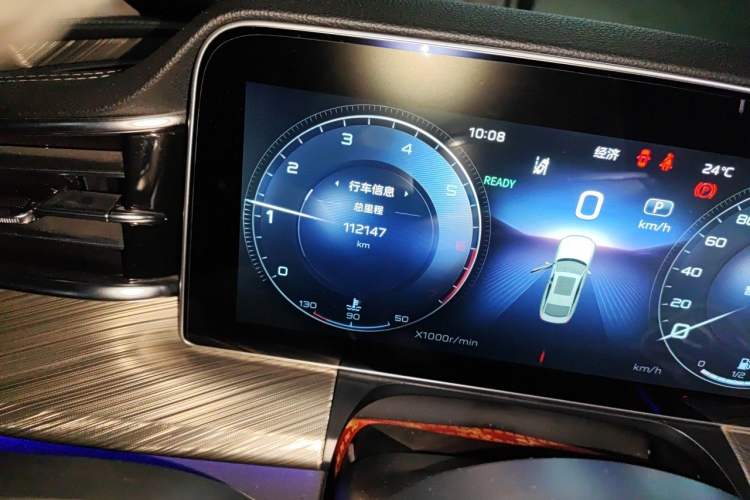 Used Hongqi H9 2020 2.0T Smart Connect Flagship Edition Odometer Close Up