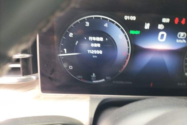 Used Hongqi H9 2020 2.0T Smart Connect Flagship Edition Odometer Close Up